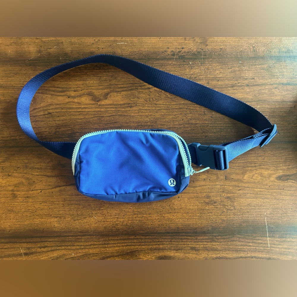 Lululemon Athletica Everywhere Belt Bag 1L
